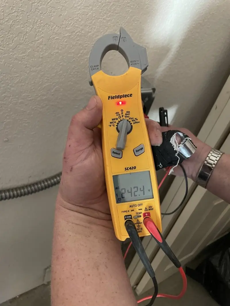 Voltage testing with clamp meter during Generator Installation in Mexia